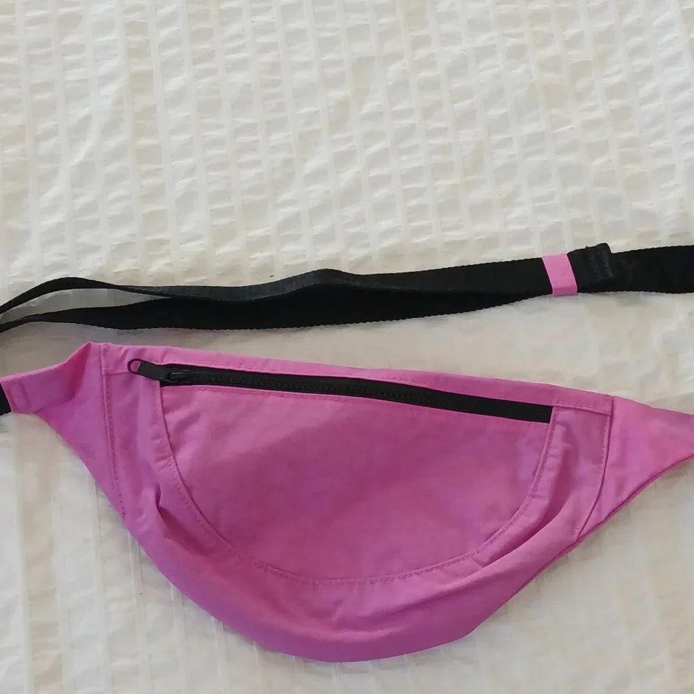 Baggu Extra Pink crossbody bag fanny pack brand new without tags - Picture 2 of 3